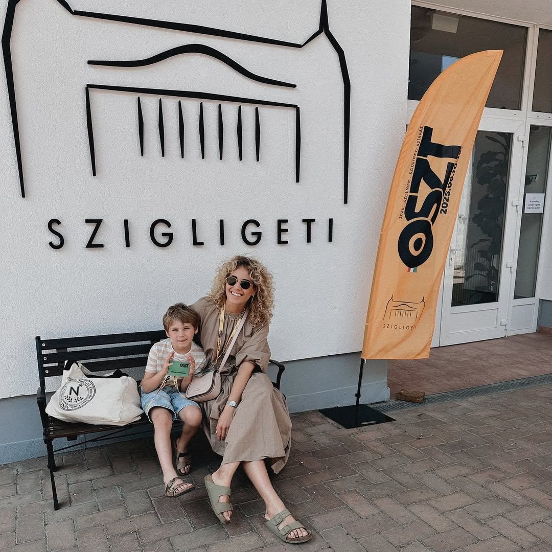 Nyári Dia és kisfia Szolnokon