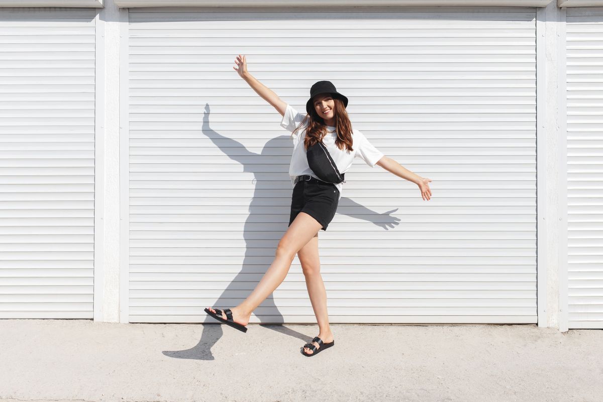 Woman,,Wearing,White,T-shirt,,Black,Shorts,,Fanny,Pack,Or,Waist