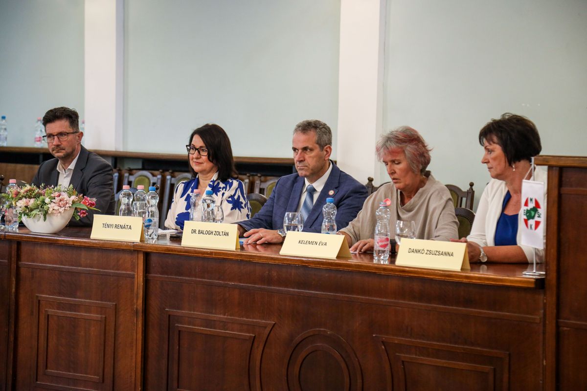 A Magyar Védőnők Napja alkalmából köszöntötték a védőnőket