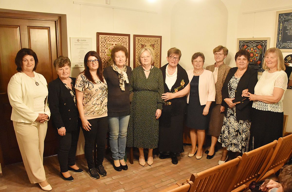 bútorfestő szakkör