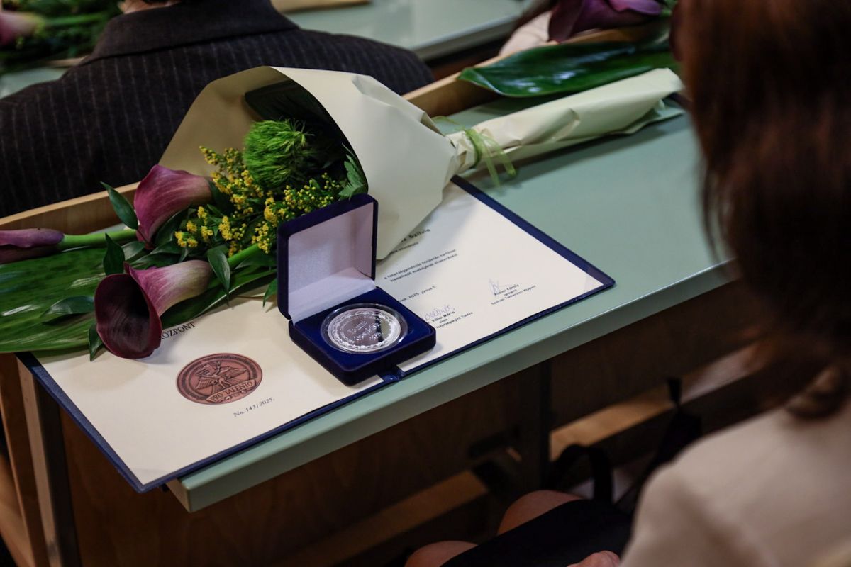 Átadták a Pro Talento Emlékplakettet – A 27. alkalommal megrendezett ünnepségen Szabó Imrefia Béla szobrászművész alkotását vehették át a kitüntetettek