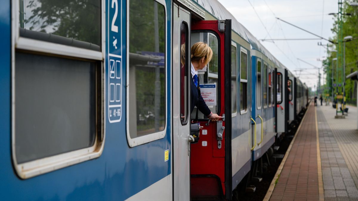 Azonnali vizsgálat indul a balatoni vasútvonalat érintő sorompóhiba miatt