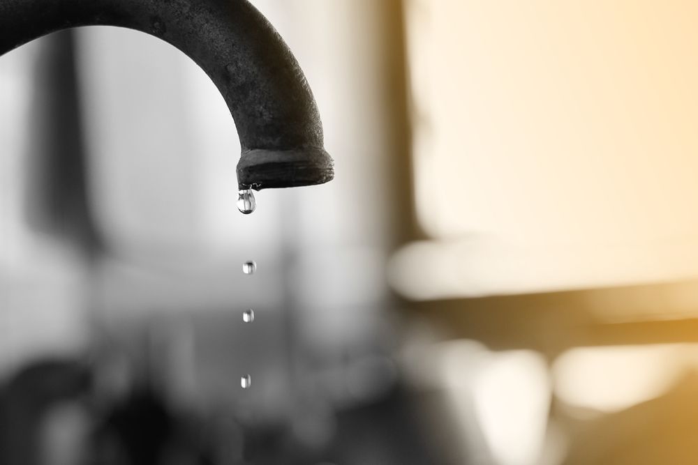 The,Water,Drops,Because,It,Is,Not,Completely,Closed