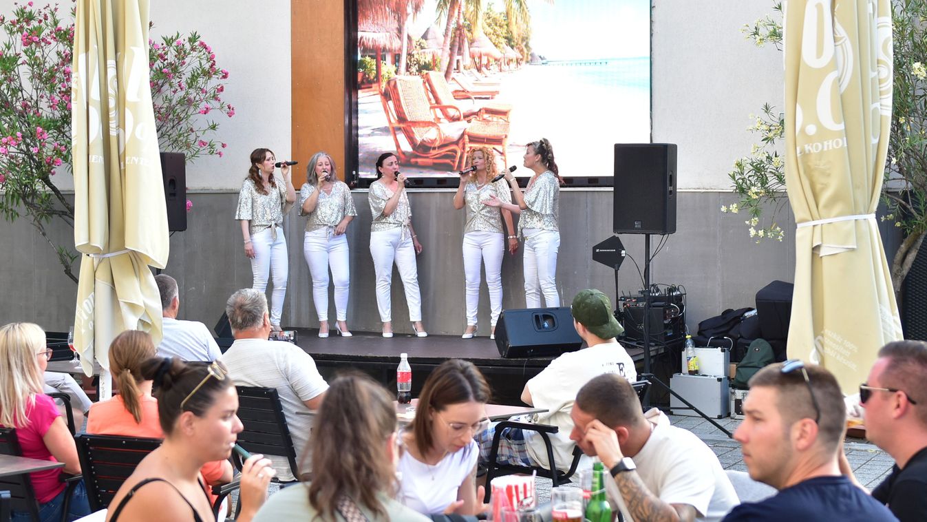 Többször is visszatapsolták a Brill Vocalt Szolnokon, fotókon a felejthetetlen hangulat