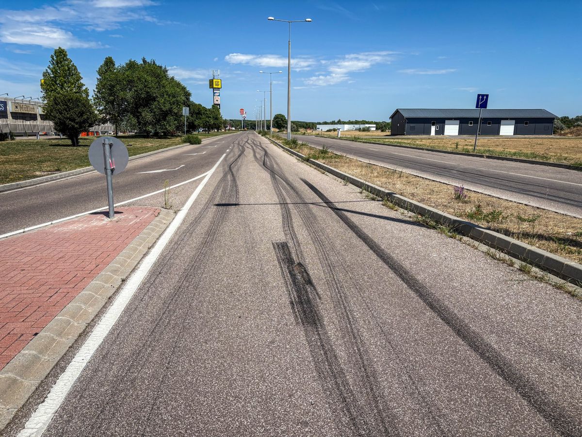 Illegális gyorsulás nyomai lehetnek a Felső Szandai réten