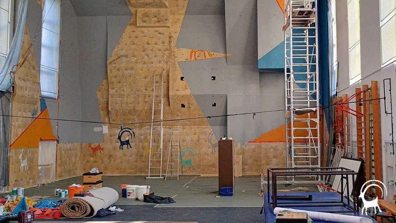 Mászófal Szolnokon - vadiúj külsővel, új pályákkal és mégnagyobb ...