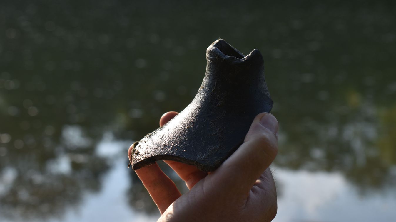 Szenzációs felfedezés: rég elfeledett hajóroncsot rejthet a Tisza – galériával,...