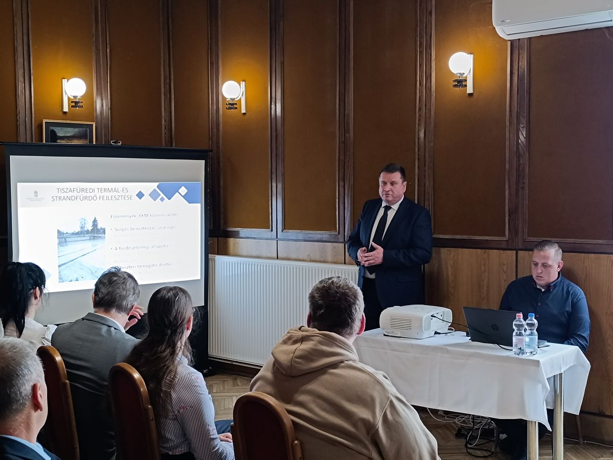 tiszafüredi strandfürdő, tanuszoda, fejlesztés, Tiszafüred, képviselő-testület, Ujvári Imre, Lánszki Regő