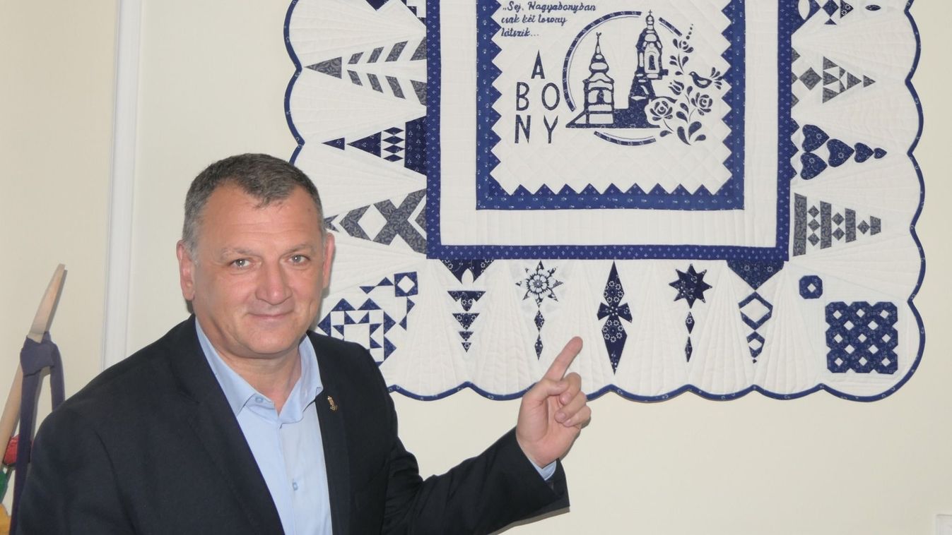 Abonyból repül a páva – országos kiállításon is megcsodálható Kókai Lászlóné...