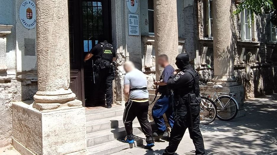 jászladányi gyilkosság, gyilkosság, Jászladány, bíróság, életfogytig, börtön, fegyház