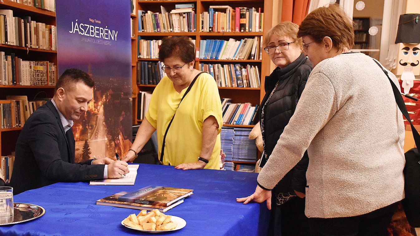 Tíz év munkája egy könyvben: közel 150 fotóval jelent meg a jászsági fotóalbum...