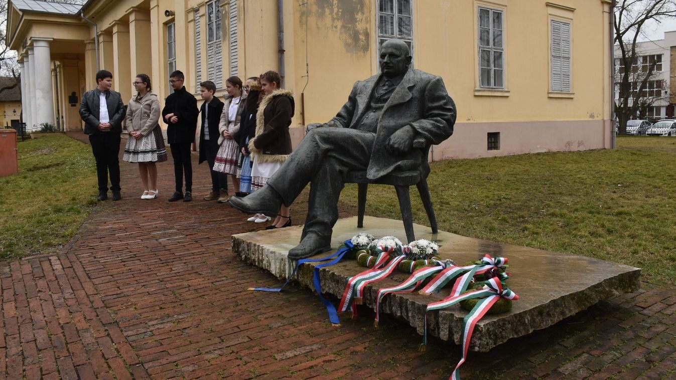 Műsor, portréátadás, koszorúzás – így kezdődtek a Györffy napok Karcagon