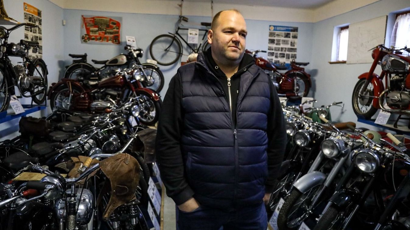 A százéves gépet is elővették, egy motormúzeum a jászkunsági falu büszkesége –...